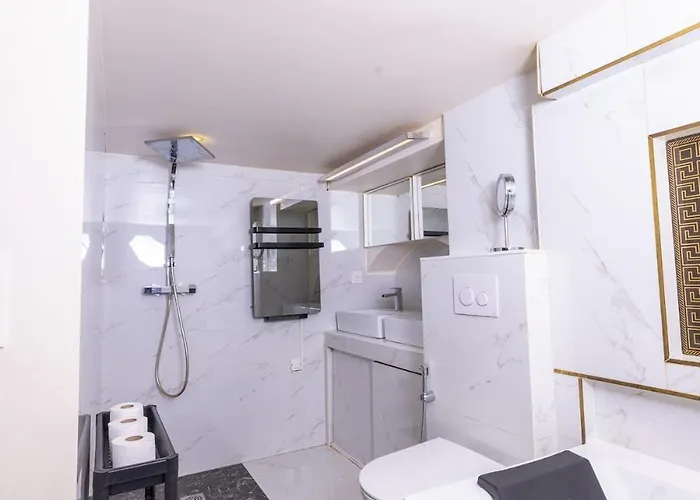 Duplex 50m De La Carre D'or شقة *